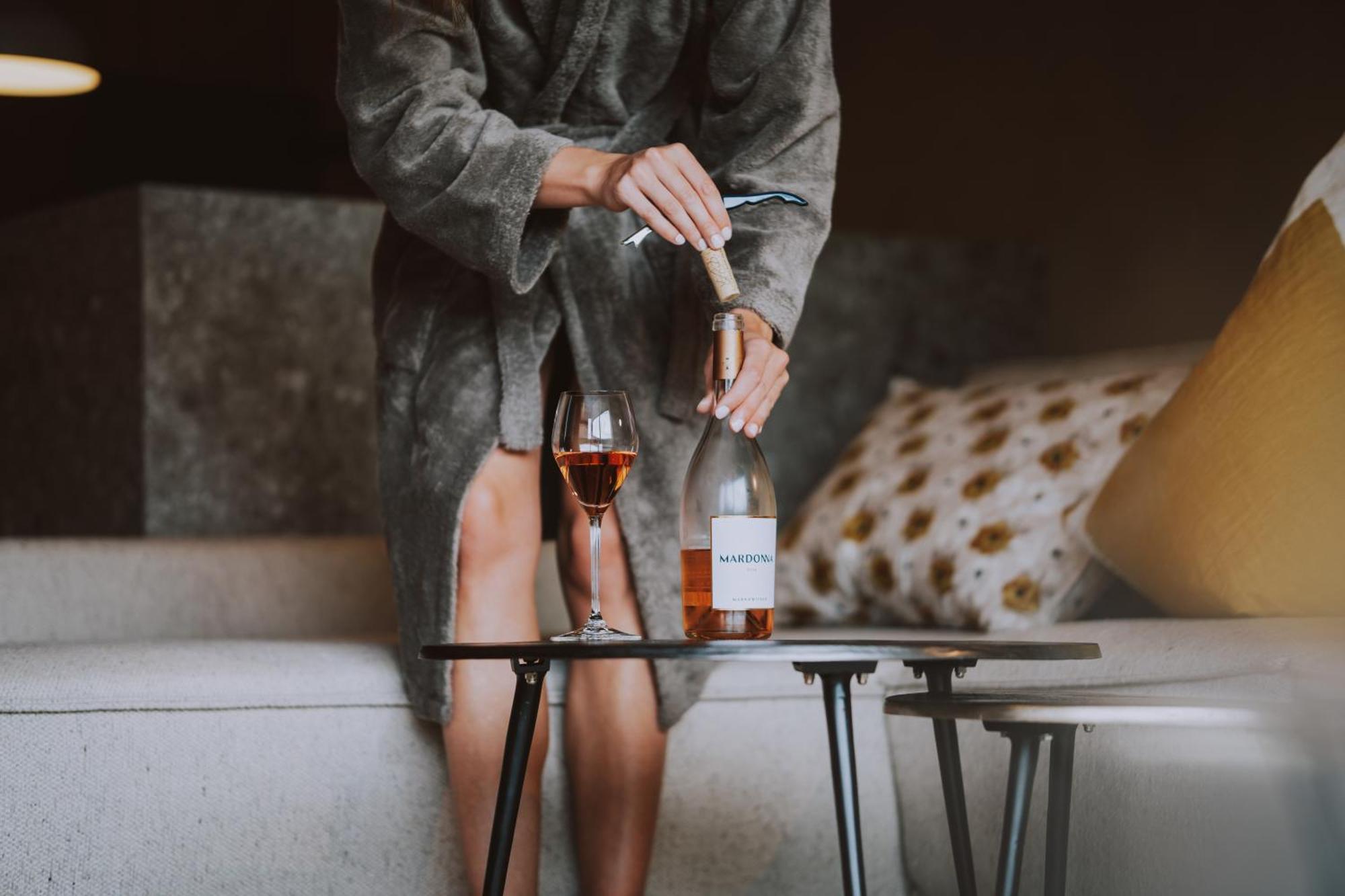 Mons Suites Wine Passion Танхайм Екстериор снимка